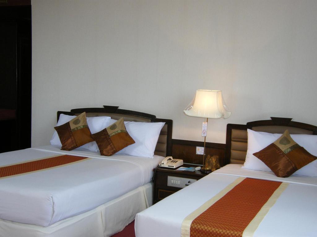Grande Ville Hotel Bangkok Exterior photo